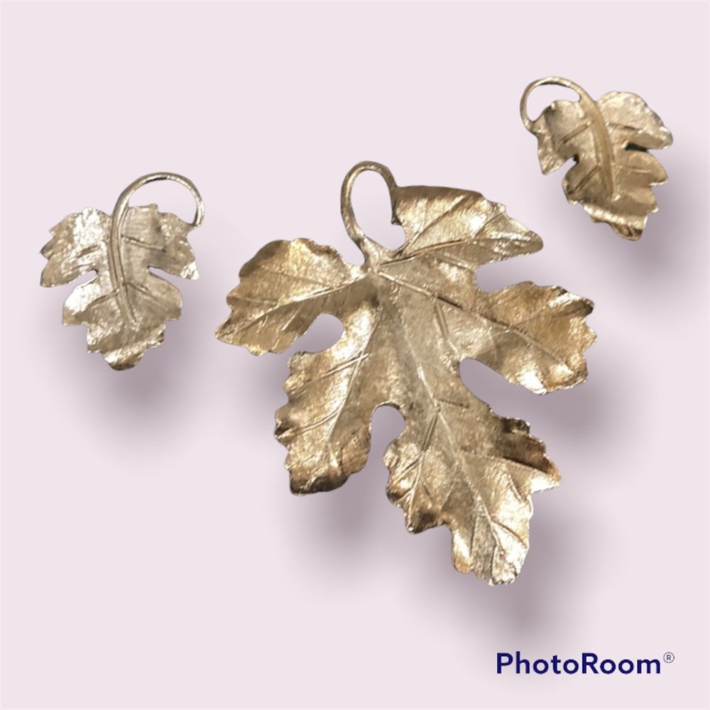 Vintage Silvertone Leaf Pendant/Brooch (pin) with Pierced Earrings - Picture 1 of 4